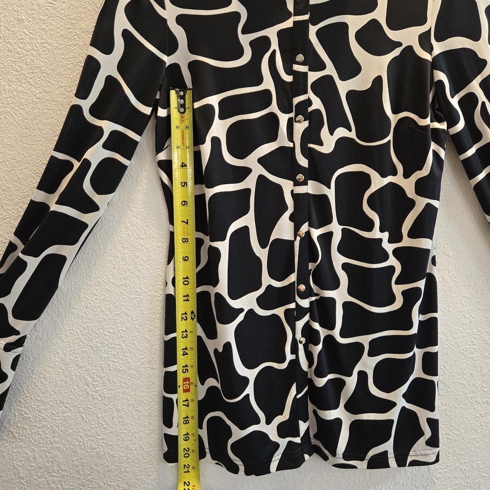 Newport News Giraffe Print Blouse Women's Small Black White Button Front Shirt - Picture 4 of 16